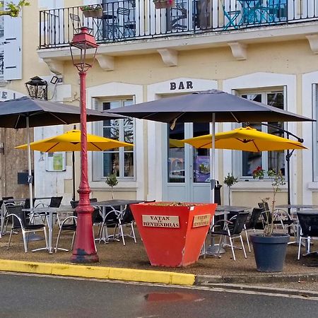 Hotel De France Vatan Εξωτερικό φωτογραφία